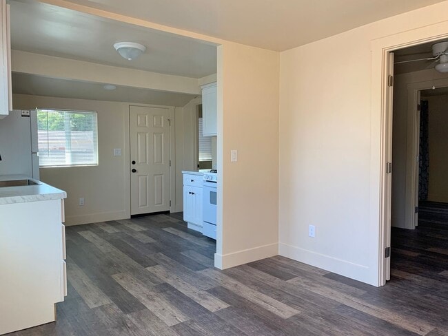 Foto del edificio - 2 Bedroom Home in Hollister