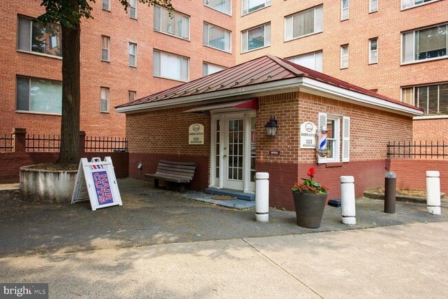 Foto del edificio - 1021 Arlington Blvd