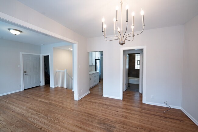Building Photo - 5355 N Damen Ave