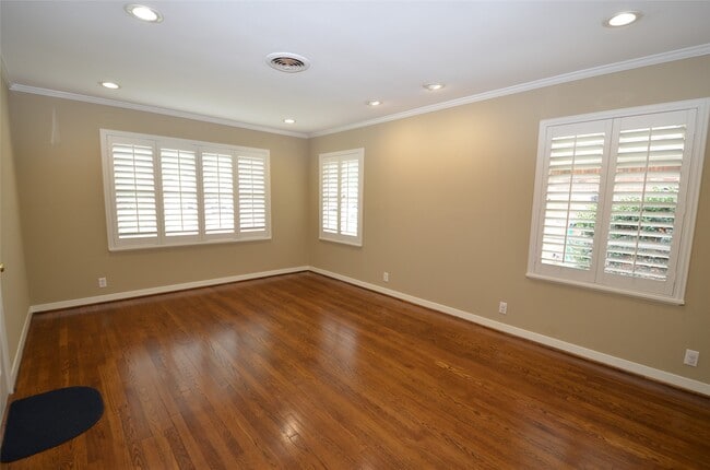Building Photo - 4009 Nenana Dr