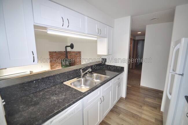 Building Photo - 8705 N Colton St
