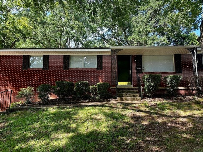 Building Photo - 1009 Rosedale Dr