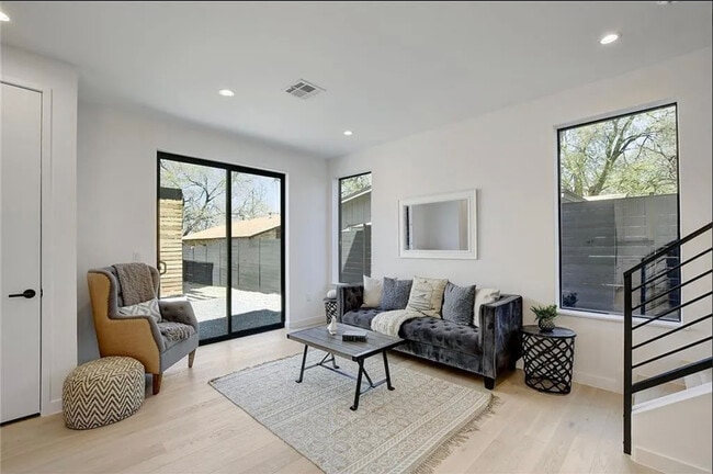 Foto del edificio - 2423 Wilson St