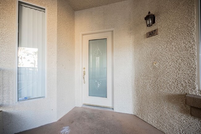 Building Photo - 2 Bed 2 Bath Condo in VISTANA Gated community