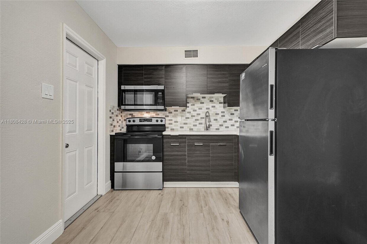 Foto principal - 429 NW 9th Ave