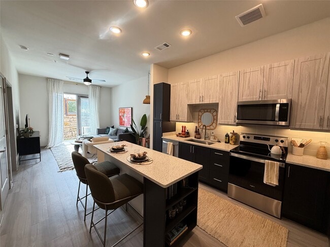 Building Photo - 11604 Stonehollow Dr