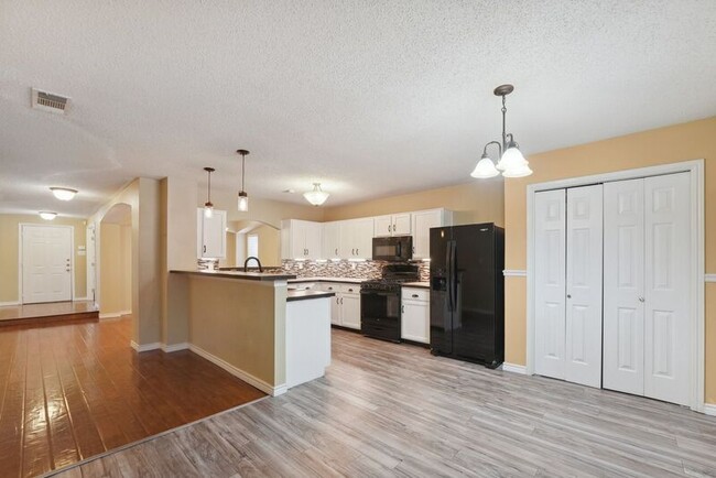 Building Photo - 1409 Bregenz Ln