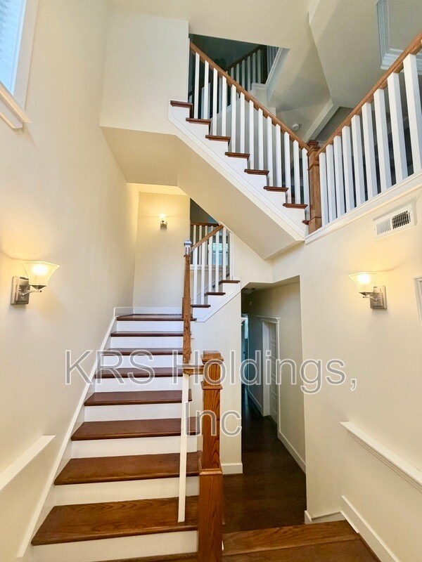 Building Photo - 2058 Avinity Loop