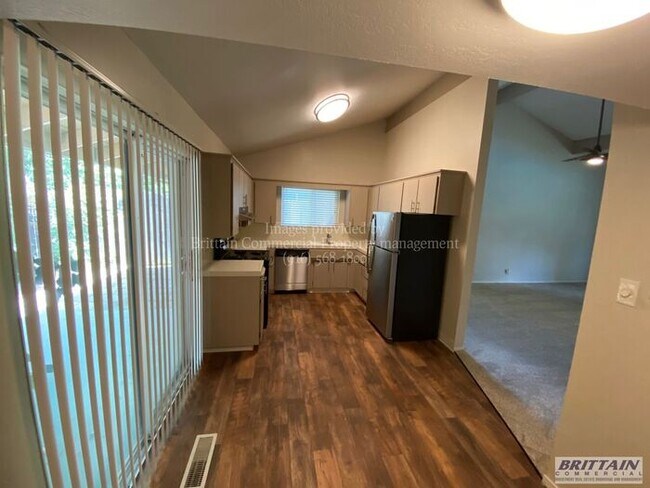 Building Photo - 4373 Fair Oaks Blvd