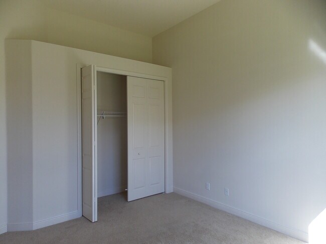 Building Photo - 1271 W Skyview Crossing Dr