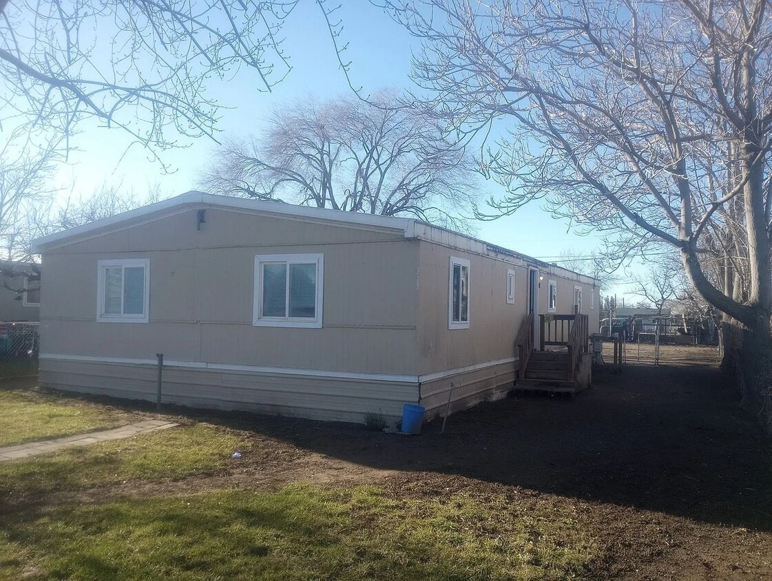 Primary Photo - Spacious 4-Bedroom Home in Mabton, WA – Pe...
