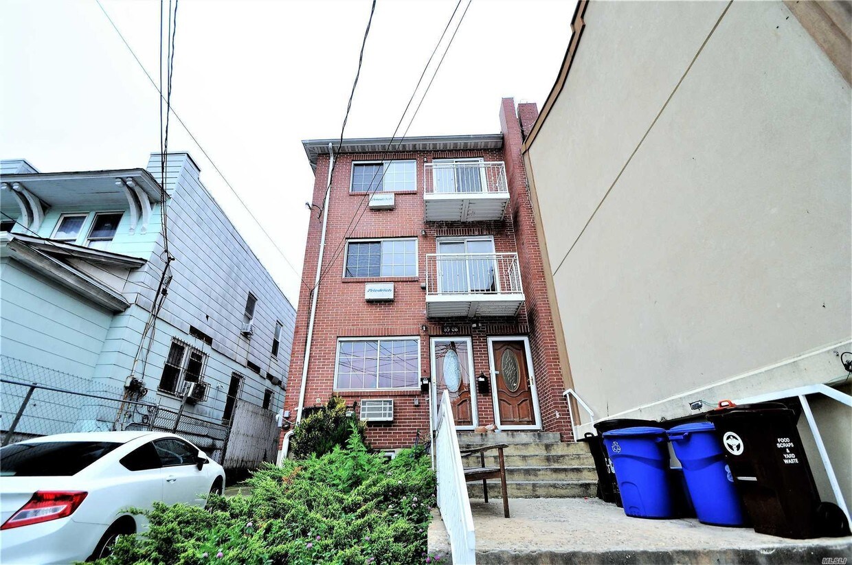 Primary Photo - 3 bedroom in Queens NY 11415