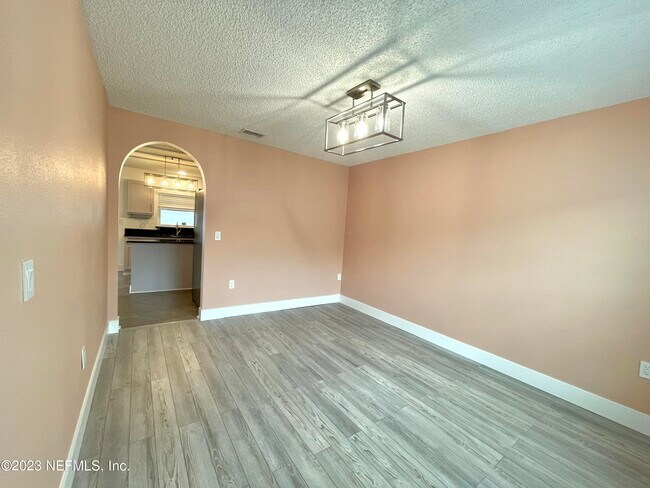 Foto del edificio - 7426 Lawn Tennis Ln
