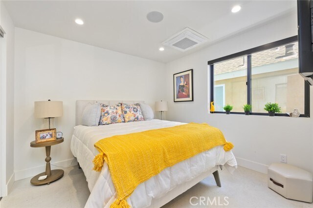 Foto del edificio - 504 E Balboa Blvd