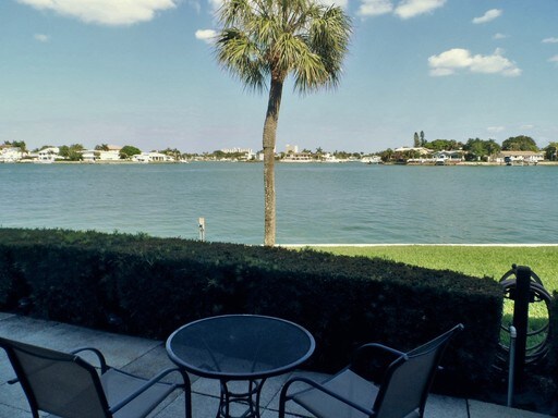 Primary Photo - 530 Plaza Seville Ct