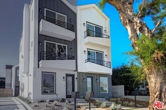 Building Photo - 6018 1/2-6018 1/2 Comey Ave