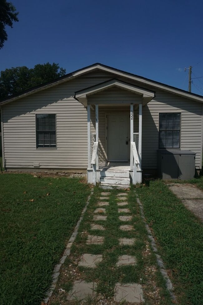 Building Photo - 152 North Ave