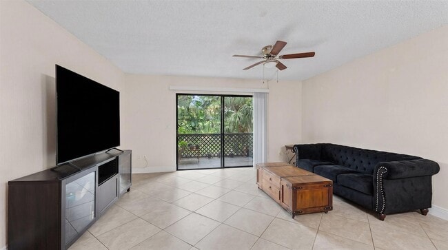 Photo - 1303 Lakeview Drive E Unit Apartment
