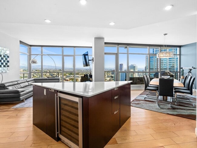 Foto del edificio - Furnished Aria Penthouse with Panoramic Views & Wraparound Balcony