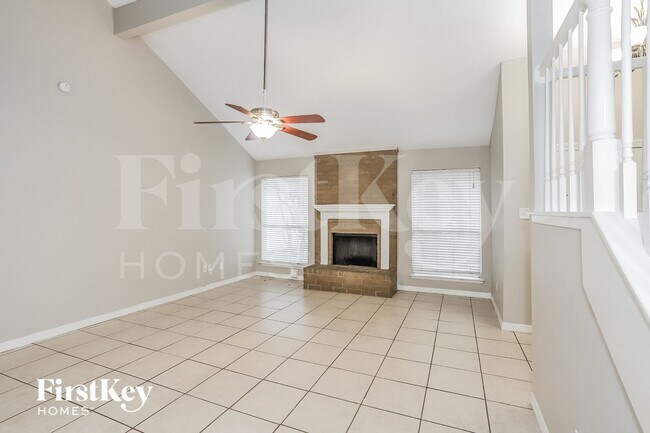 Building Photo - 3127 Village Woods Dr