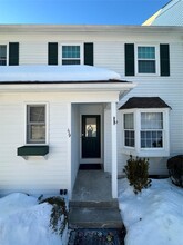 Building Photo - 119 Willow Ct