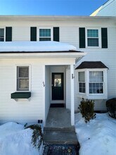 Building Photo - 119 Willow Ct