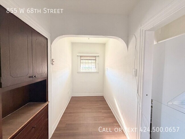Building Photo - 855 W 68th St