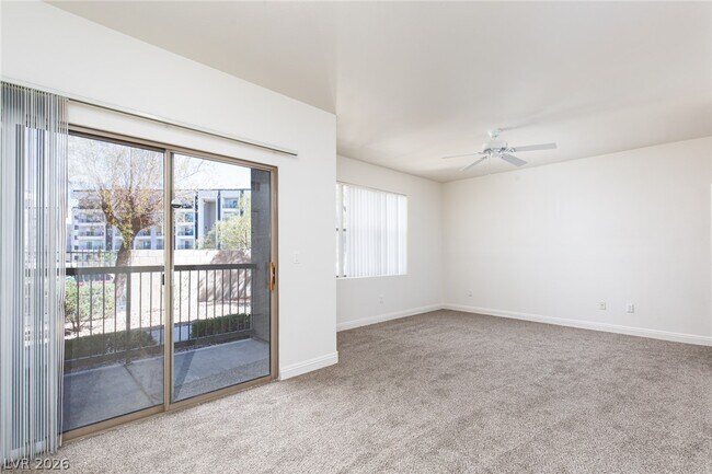 Foto del edificio - 8000 W Badura Ave
