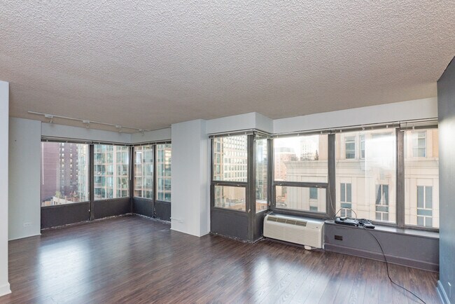 Foto del edificio - 30 E Huron St