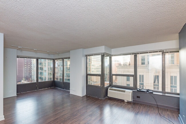 Building Photo - 30 E Huron St