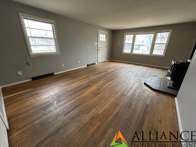 Building Photo - Cute 3 bedroom home!