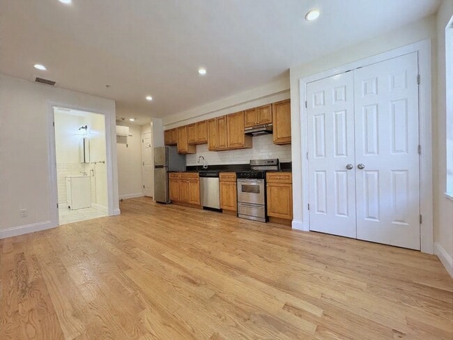 Building Photo - 379 Harvard St