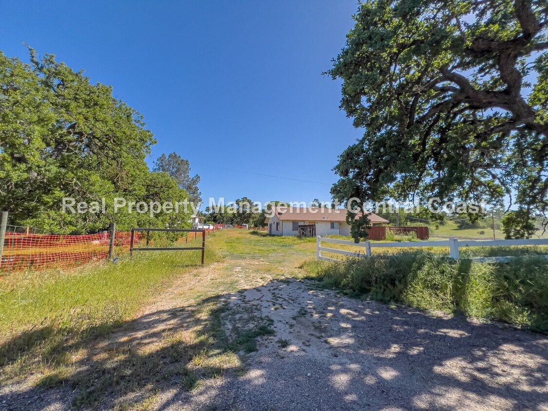 Primary Photo - AVAILABLE JULY - Country Home in Creston -...