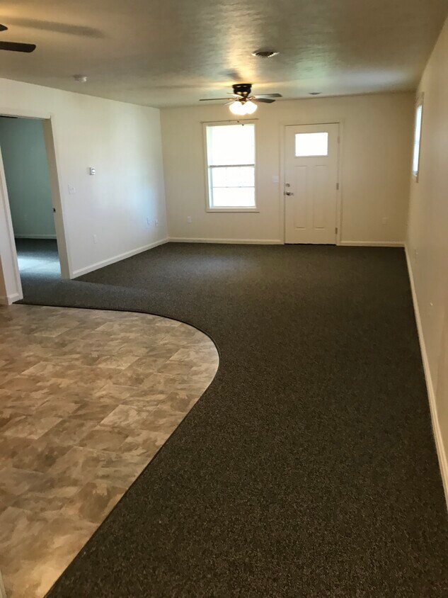 living room - 18991 Reservoir Rd