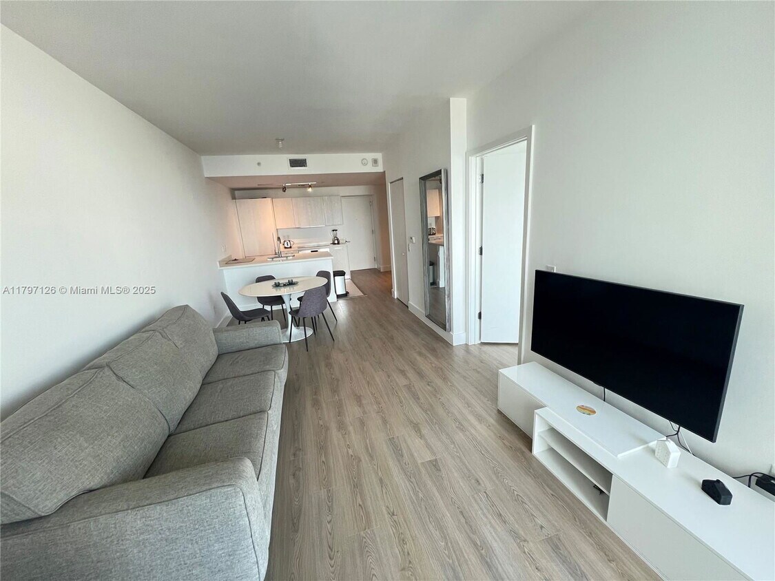 Foto principal - 501 NE 31st St