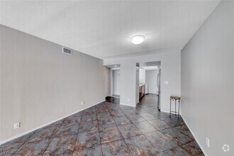 Building Photo - 1937 Scimitar Dr
