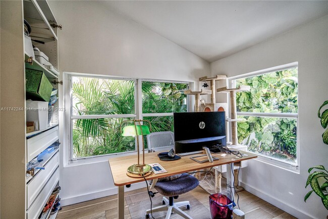 Foto del edificio - 280 NW 44th St