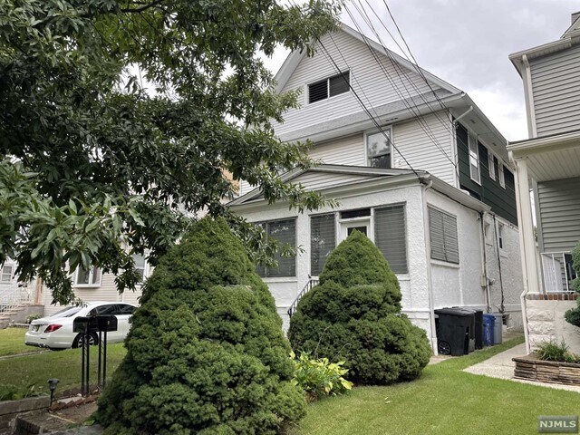 Primary Photo - 68 Christie St