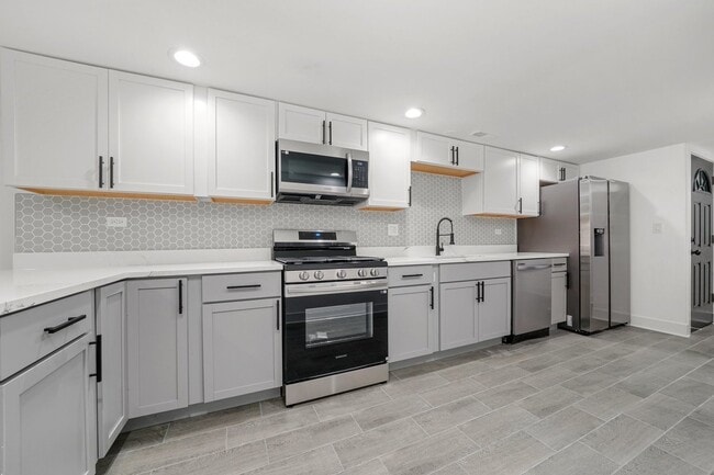 Building Photo - 322 S Kostner Ave