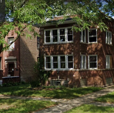 Building Photo - 350 E 74th St