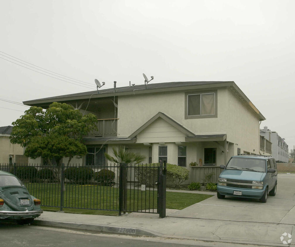 Foto del edificio - 22000-22010 Verne Ave