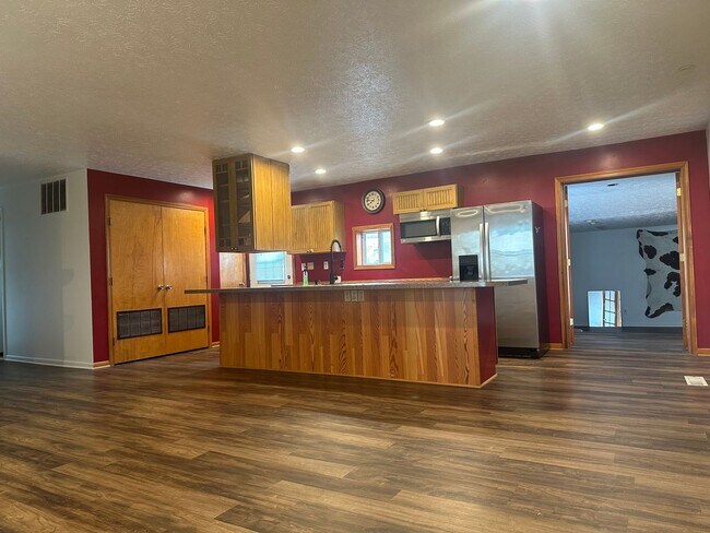 Building Photo - 3 Bedroom Ranch Home in Dover, Ohio