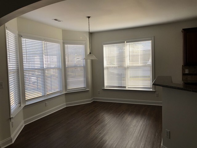 Building Photo - 8100 Lynwood Square