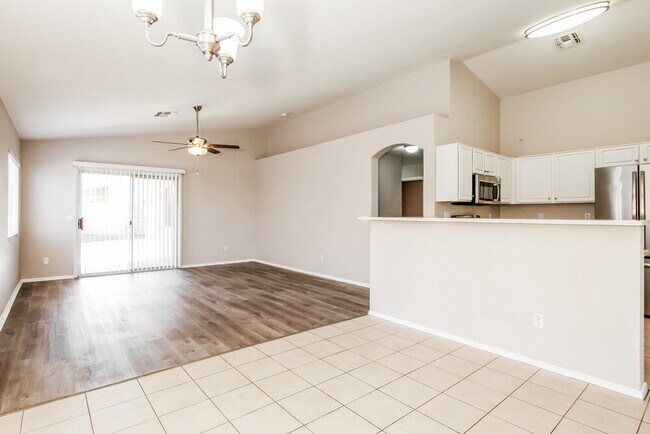 Foto del edificio - 11591 W Hubbell St