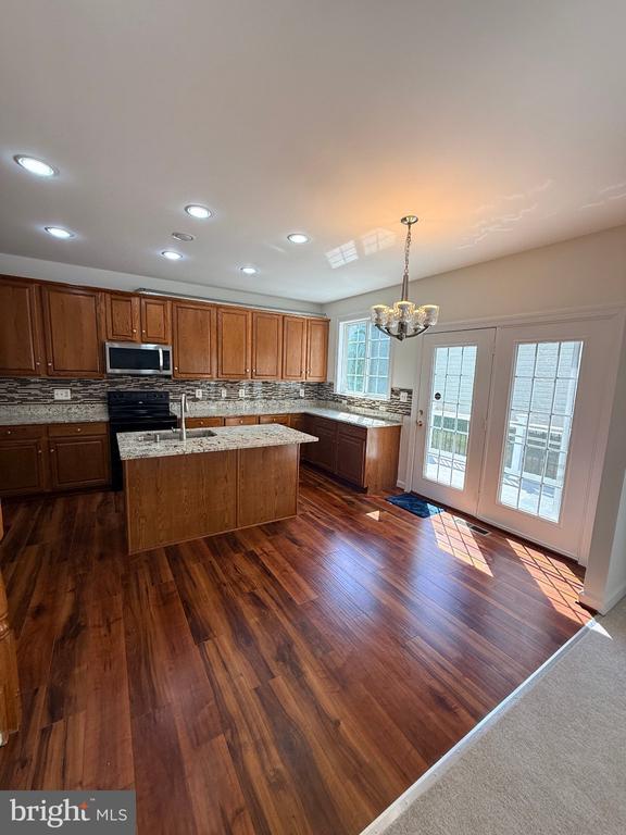 Foto del edificio - 8140 Gilroy Dr