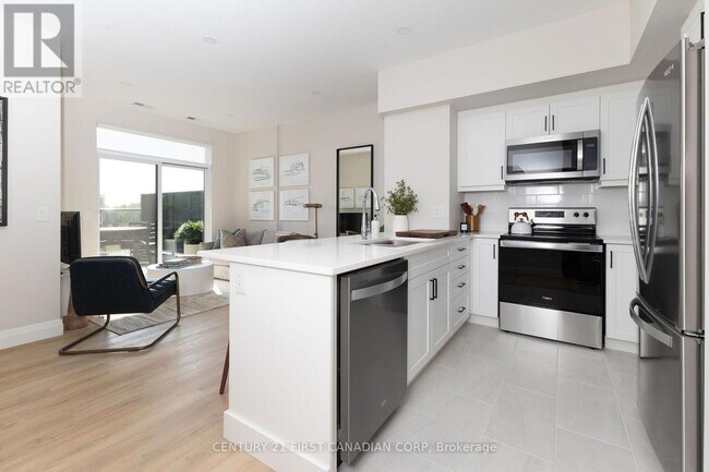 Photo du bâtiment - 230 N Centre Rd