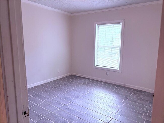 Building Photo - 1521 Mims St SW