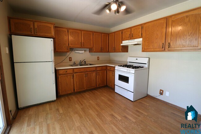 Building Photo - 3 Bedroom home in Wedgewood area