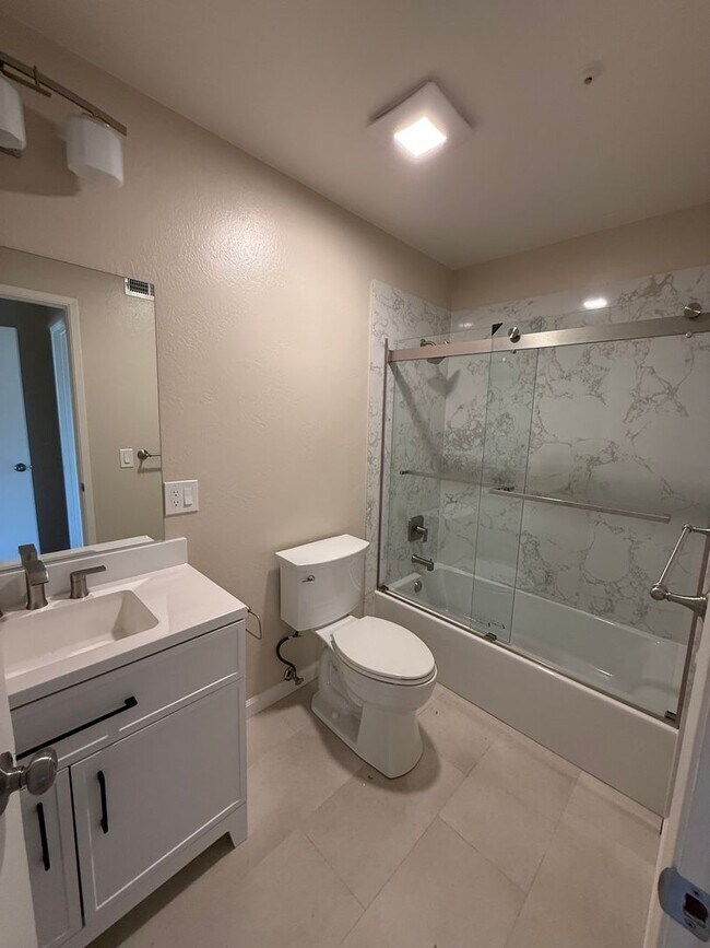 Building Photo - Remodeled 1 bedroom/ 1 Bathroom 2nd Story Condo Available for Rent in Santa Rosa!