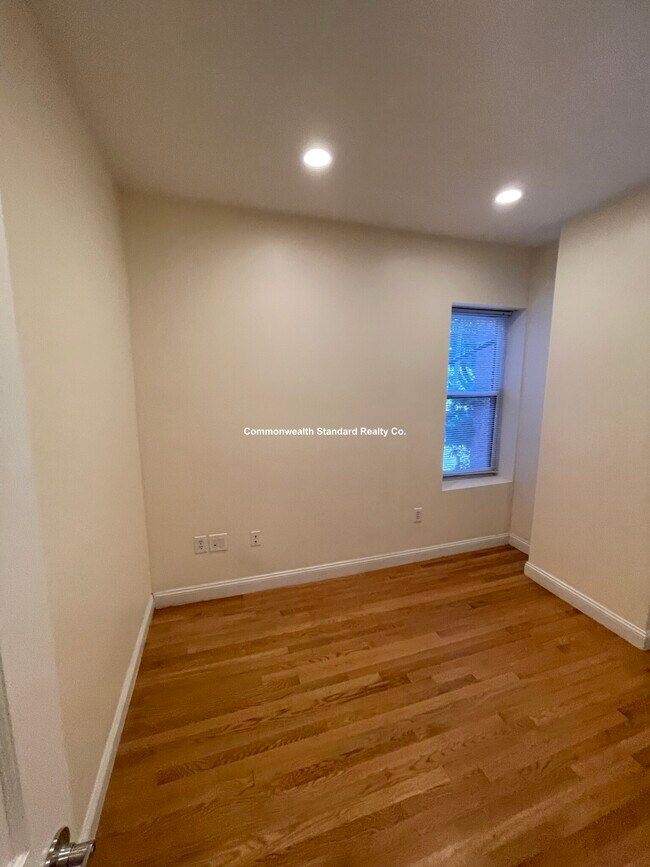 Building Photo - 1801 Beacon St